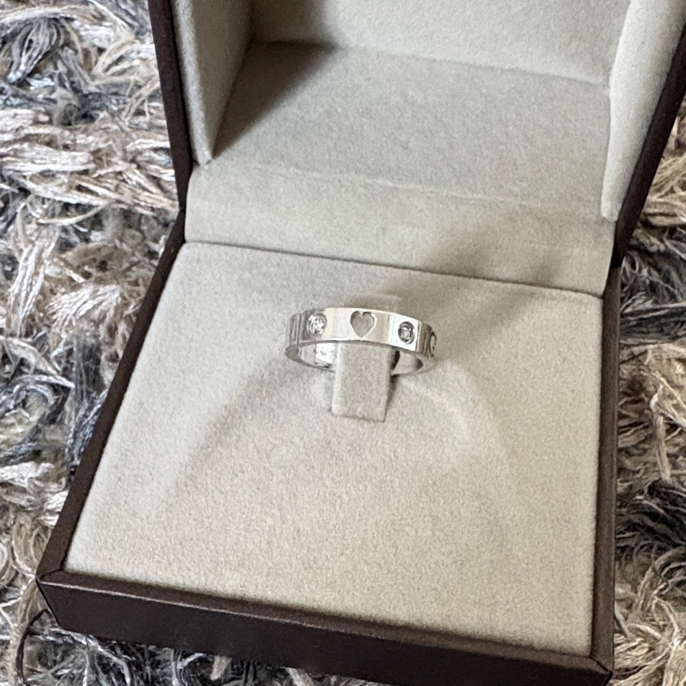 Gucci Icon 18K White Gold Band Ring with Diamonds - Picture 2 of 7